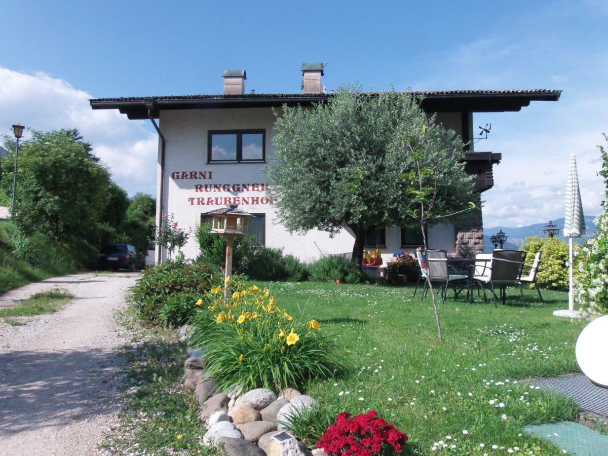 Garni Runggner Traubenhof Hotel Termeno Exterior photo